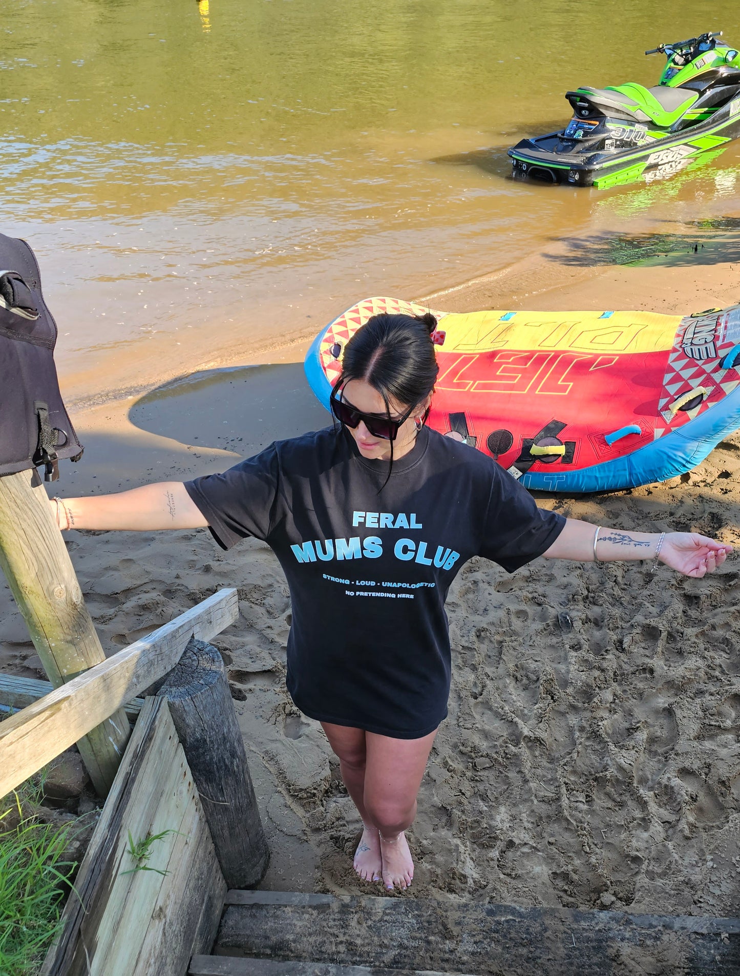 Feral Mums Club Faded Heavy T-Shirt