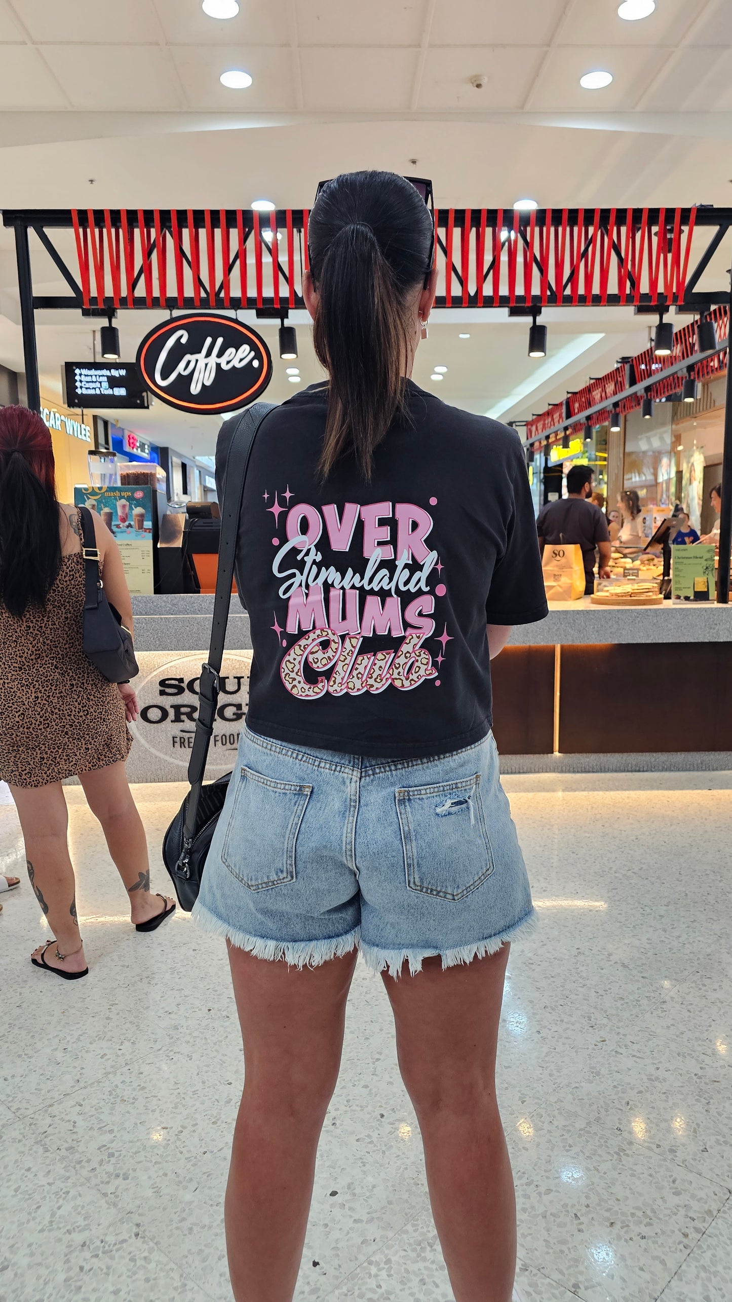 CROP TEE Overstimulated Mums Club T-Shirt (heavy faded)